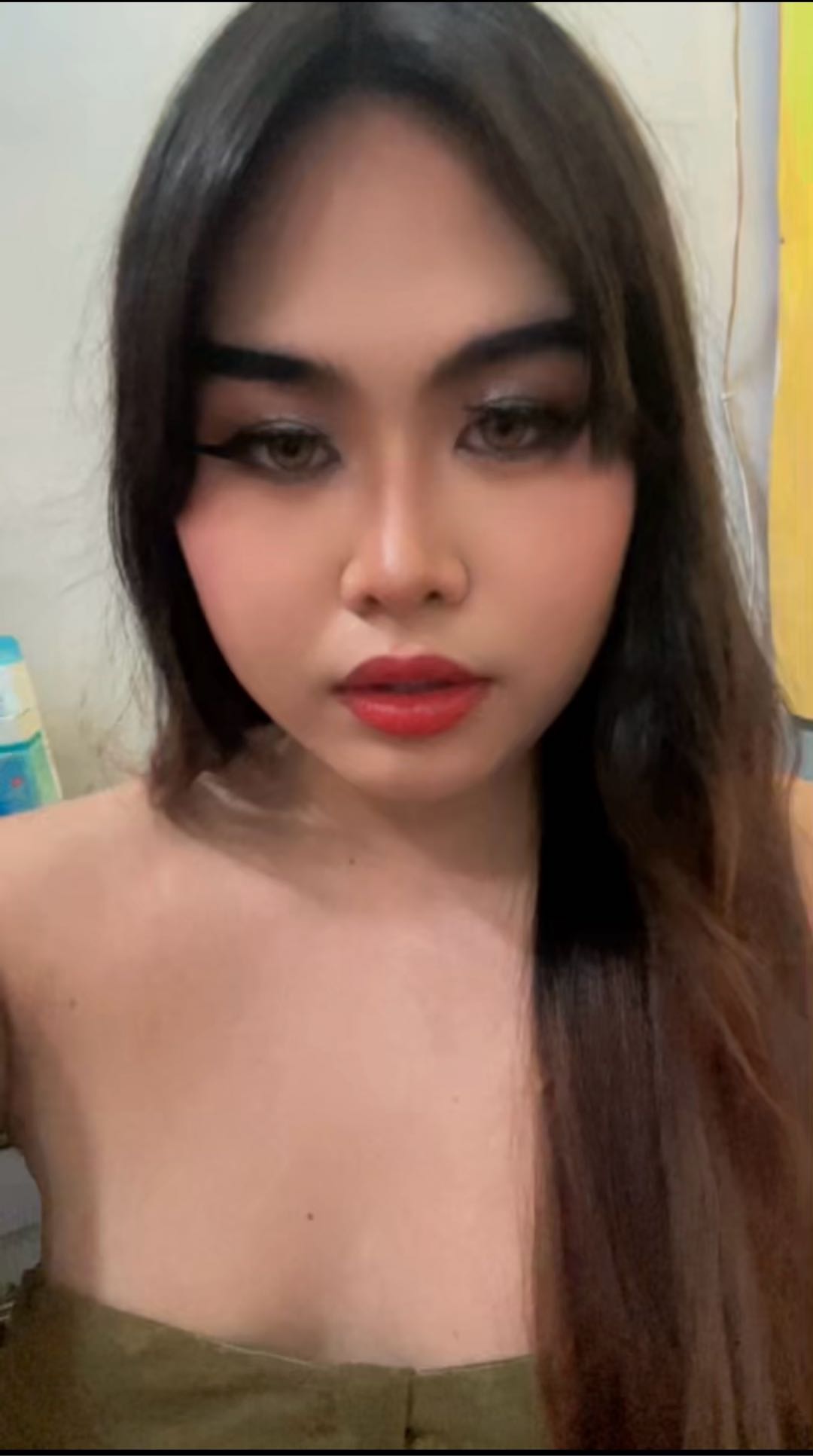 A girl live on camera — comparing ChatMate with other random video chat sites